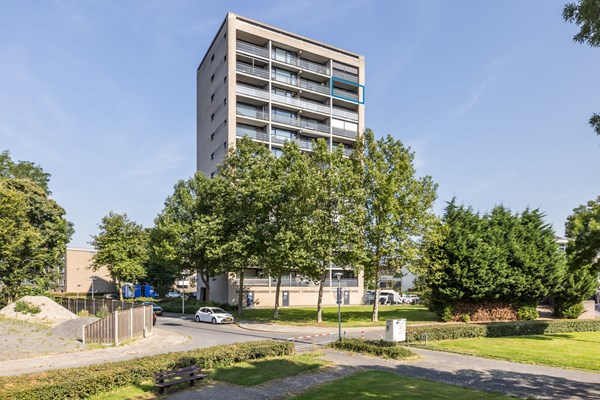 Verkocht: Instapklaar gemoderniseerd 2 slaapkamer appartement met berging en eigen parkeerplaats in Heerlen